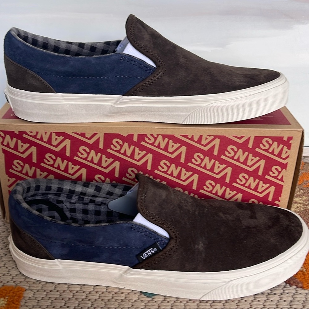 Vans Men’s Classic Slip-On
Pig Suede Plaid Brown/Navy
VN000BVZBF1
Sneakers - Picture 2 of 16